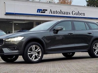 Grau Gebraucht 2019 Volvo V60 CC Pro Kombi | 21.550 € (Etwas zu teuer)