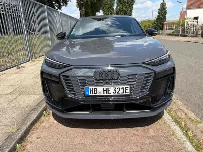 Neu Audi Q6 e-tron Business 225 kW (306 PS) 2026 Grau SUV