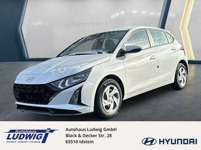 Gebraucht Hyundai i20 Select 101 PS (74 kW) 2024 Weiß Limousine