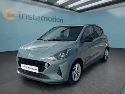 Gebraucht Hyundai i10 Trend 67 PS (49 kW) 2022 Grün Kleinwagen