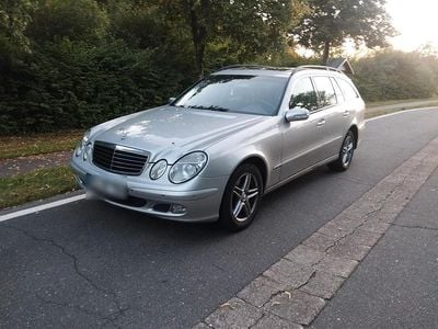 Gebraucht Mercedes E220 150 PS (110 kW) 2003 Silber Kombi