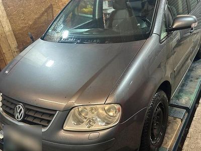 Grau Gebraucht 2005 VW Touran Van / Kleinbus | 2.600 € (Fairer Preis)