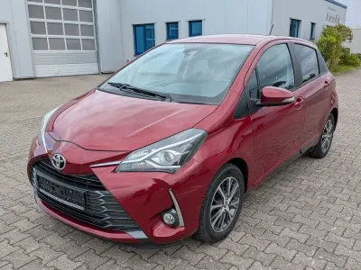 Gebraucht Toyota Yaris Club 111 PS (81 kW) 2020 Rot Limousine