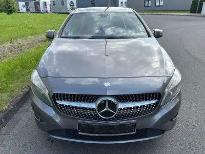 Gebraucht Mercedes A180 122 PS (89 kW) 2013 Grau Kleinwagen