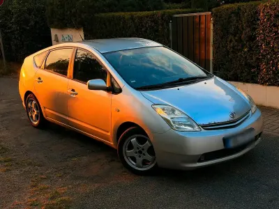 Gebraucht Toyota Prius 111 PS (81 kW) 2004 Silber Kleinwagen