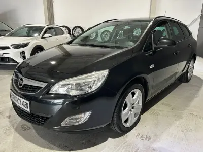 Gebraucht Opel Astra Design Edition 116 PS (85 kW) 2011 Schwarz Kombi