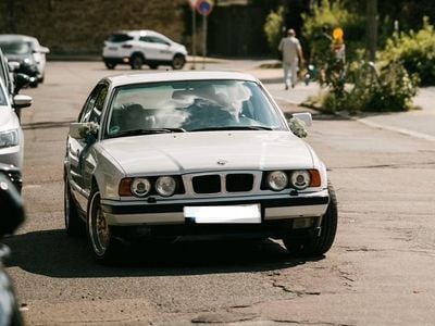 Weiß Gebraucht 1994 BMW 540 Limousine | 12.799 €