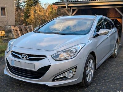 Silber Gebraucht 2013 Hyundai i40 Edition Kombi | 9.300 € (Etwas zu teuer)