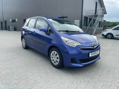 Gebraucht Toyota Verso-S Life 99 PS (72 kW) 2011 Blau Van / Kleinbus