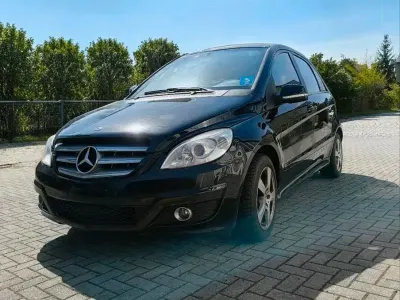 Używany Mercedes B200 136 KM (100 kW) 2009 Czarny Minivan