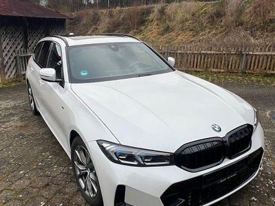 Weiß Gebraucht 2023 BMW 320 M Sport Kombi | 33.200 € (Fairer Preis)