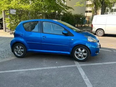Second-hand Toyota Aygo 68 CP (50 kW) 2009 Albastru Hatchback