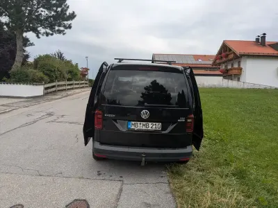 Gebraucht VW Caddy Trendline 102 PS (75 kW) 2015 Schwarz Van / Kleinbus