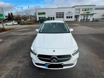 Gebraucht Mercedes B200 150 PS (110 kW) 2023 Weiß Kleinwagen