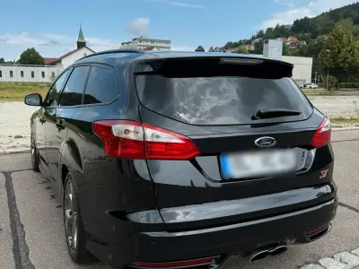 Gebraucht Ford Focus ST 250 PS (183 kW) 2012 Schwarz Limousine