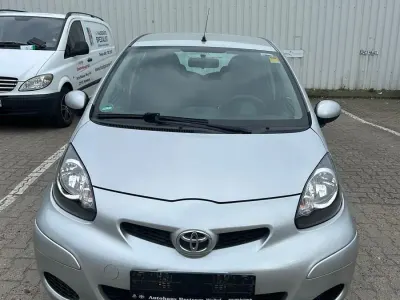 Gebraucht Toyota Aygo Cool 68 PS (50 kW) 2009 Silber Kleinwagen