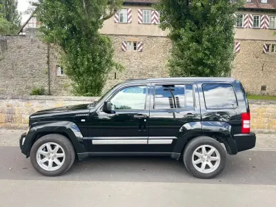 Gebraucht Jeep Cherokee Limited 177 PS (130 kW) 2008 Schwarz SUV