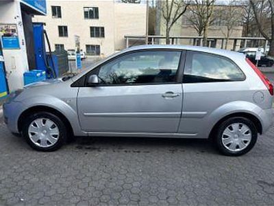 Gebraucht Ford Fiesta Trend 109 PS (80 kW) 2008 Grau Kleinwagen