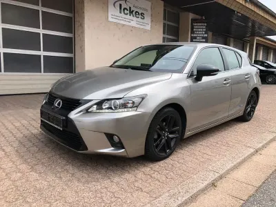 Gebraucht Lexus CT200h 99 PS (72 kW) 2016 Grau Limousine