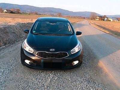 Gebraucht Kia Ceed 100 PS (73 kW) 2015 Schwarz Kleinwagen