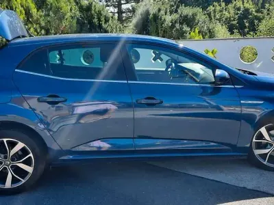 Używany Renault Mégane Bose Edition 132 KM (97 kW) 2017 Niebieski Sedan/Limuzyna