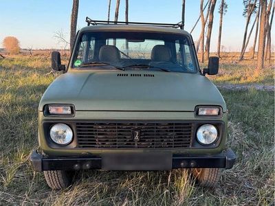 Second-hand Lada niva 86 CP (63 kW) 2002 Verde SUV