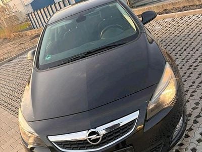 Begagnad Opel Astra 120 HK (88 kW) 2011 Svart Sedan