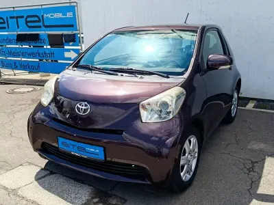 Używany Toyota iQ Basis 68 KM (50 kW) 2009 Czerwony Hatchback