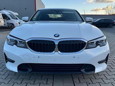 Weiß Gebraucht 2020 BMW 320 Sport Line Limousine | 23.999 € (Fairer Preis)
