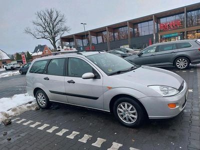 Grau Gebraucht 2000 Ford Focus Kombi | 1.500 €