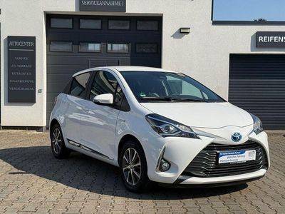 Gebraucht Toyota Yaris Hybrid Team 75 PS (55 kW) 2020 Weiß Limousine