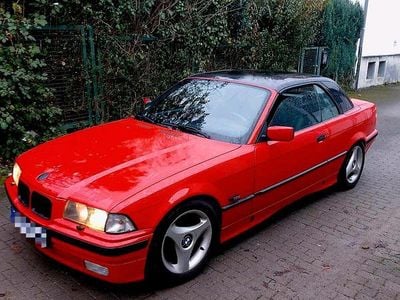 Rot Gebraucht 1997 BMW 325 Cabriolet Cabrio | 8.000 €