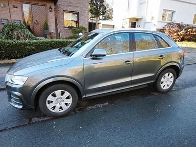 Grau Gebraucht 2016 Audi Q3 Sport SUV | 20.500 € (Fairer Preis)