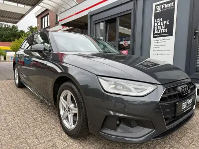 Gebraucht Audi A4 Sport 163 PS (119 kW) 2022 Grau Limousine