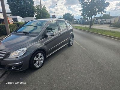 Usata Mercedes B200 140 CV (102 kW) 2011 Grigio Monovolume
