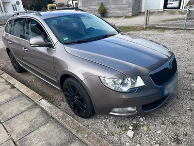 Gebraucht Skoda Superb 140 PS (102 kW) 2012 Braun Kombi