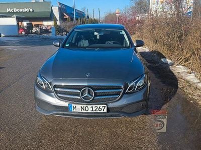 Grau Gebraucht 2020 Mercedes E220 Limousine | 31.900 € (Fairer Preis)