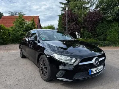 Gebraucht Mercedes A180 136 PS (100 kW) 2019 Schwarz Limousine