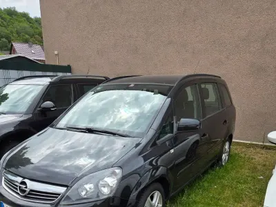 Gebraucht Opel Zafira Family 140 PS (102 kW) 2012 Schwarz Van / Kleinbus