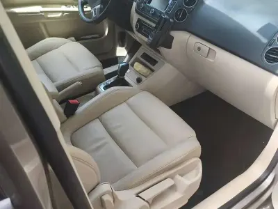 Gebraucht VW Golf VI Highline 105 PS (77 kW) 2011 Beige Kleinwagen