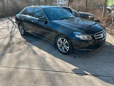 Gebraucht Mercedes E200 Avantgarde 136 PS (100 kW) 2014 Schwarz Limousine