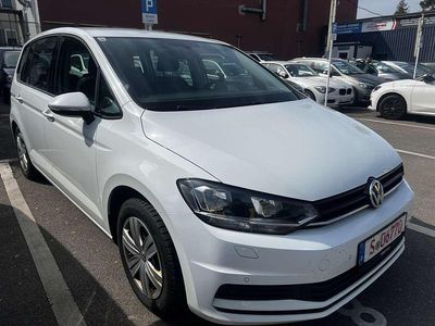 Gebraucht VW Touran Trendline 110 PS (80 kW) 2016 Pure white Van / Kleinbus