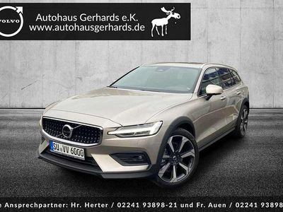 Bright dusk metallic Gebraucht 2023 Volvo V60 CC Ultimate Kombi | 49.999 €
