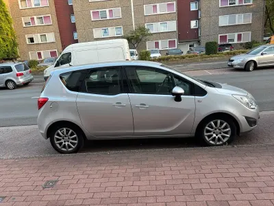 Gebraucht Opel Meriva 2011 Silber Van / Kleinbus