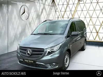 Gebraucht Mercedes Vito 163 PS (119 kW) 2023 Selenitgrau metallic Van