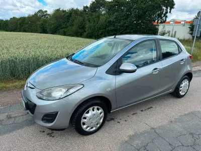 Gebraucht Mazda 2 Center-Line 95 PS (69 kW) 2012 Silber Kleinwagen