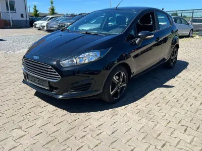 Gebraucht Ford Fiesta Trend 101 PS (74 kW) 2014 Schwarz Kleinwagen