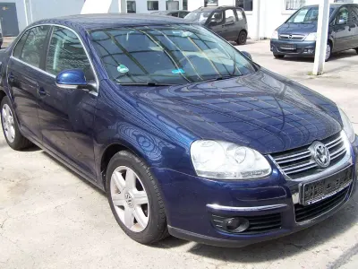 Gebraucht VW Jetta Comfortline 122 PS (89 kW) 2010 Shadow blue metallic Limousine