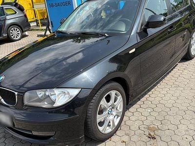 Gebraucht BMW 116 122 PS (89 kW) 2011 Schwarz Kleinwagen