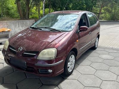 Nissan Almera Tino
